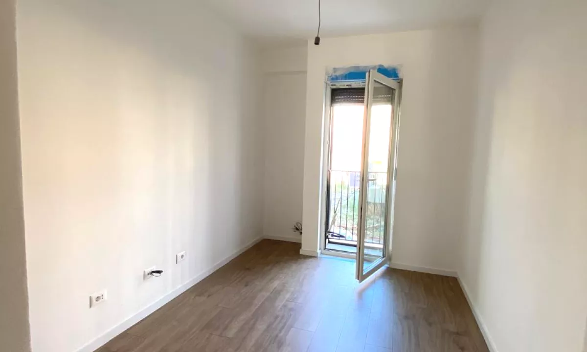 Jepet me qera ambient biznesi , Rruga Jordan Misja 25.000 Leke!