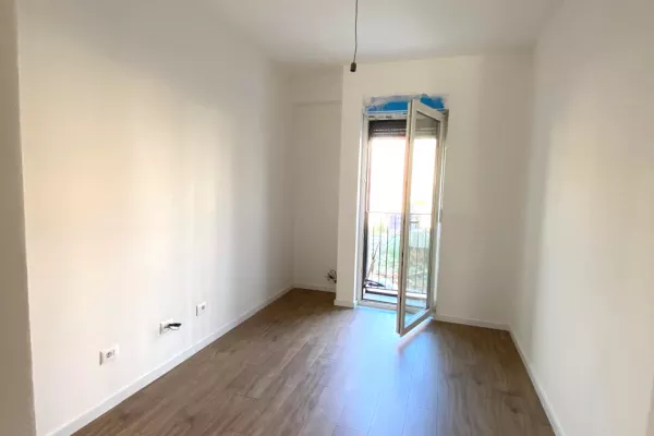 Business Property for Rent 3+1 in Tirana - 25,000 Leke