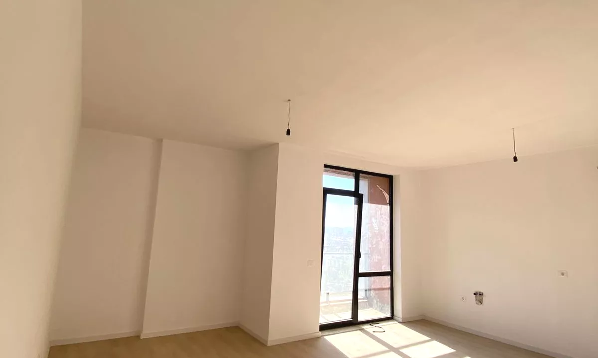 Shtepi ne shitje Apartament ne Tirane, 1+1, Mobilimi Bosh, pa mobiluar, Pagesa 131,480  Euro.