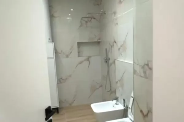 Shtepi ne shitje Apartament ne Tirane, 2+1, Mobilimi E mobiluar, Pagesa 250,000  Euro.