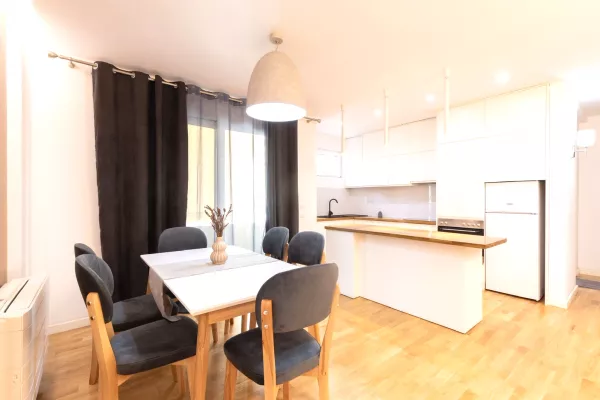 Shtepi ne shitje Apartament ne Tirane, 2+1, Mobilimi E mobiluar, Pagesa 260,000  Euro.