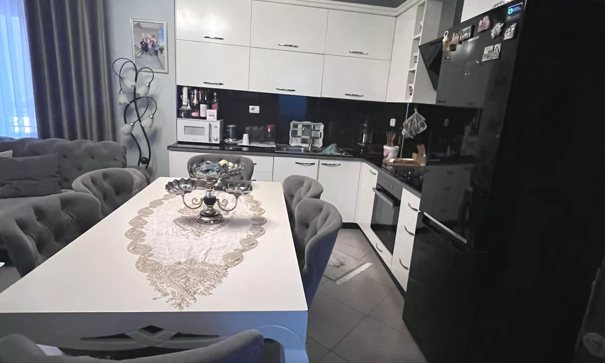 Shtepi ne shitje Apartament ne Tirane, 2+1, Mobilimi E mobiluar, Pagesa 150,000  Euro.