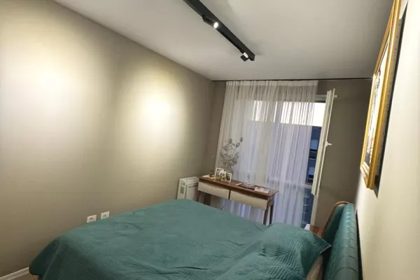 Shtepi ne shitje Apartament ne Tirane, 3+1, Mobilimi E mobiluar, Pagesa 300,000  Euro.