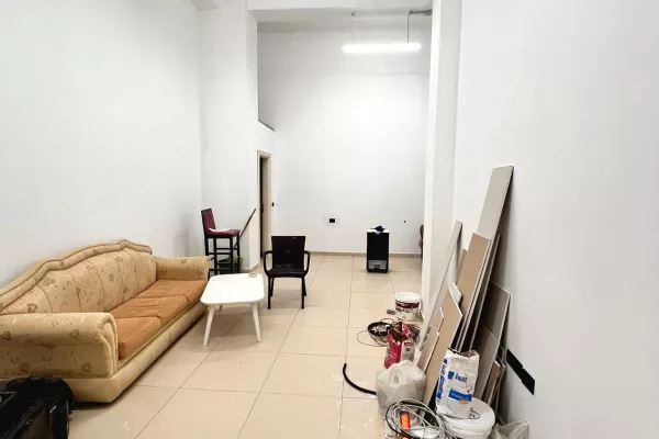 Business Property for Rent 1+1 in Tirana - 75,000 Leke