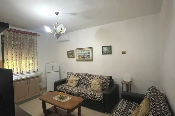 Jepet me qera apartamenti 2+1 Kinostudio!