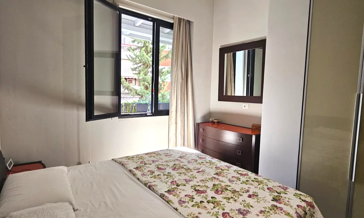 Shtepi ne shitje Apartament ne Tirane, 3+1, Mobilimi E mobiluar, Pagesa 300,000  Euro.