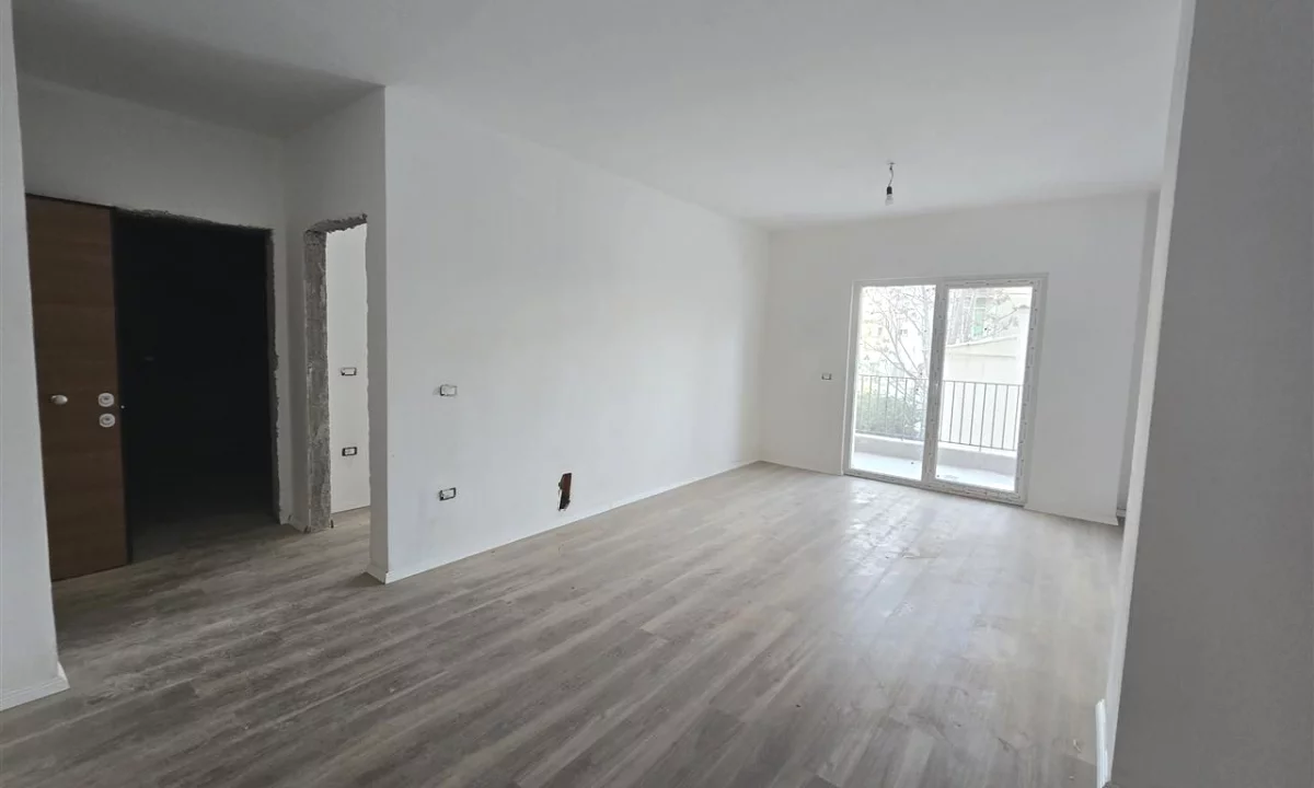 Shtepi ne shitje Apartament ne Tirane, 1+1, Mobilimi E mobiluar, Pagesa 126,000  Euro.