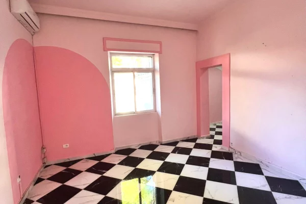 Jepet me qera ambjent biznesi ne Bllok,ngjitur me Sky Tower