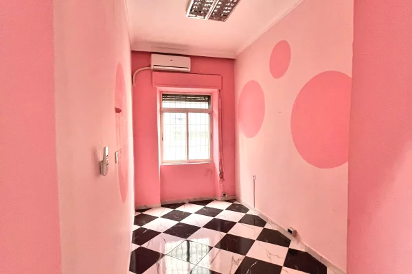 Jepet me qera ambjent biznesi ne Bllok,ngjitur me Sky Tower