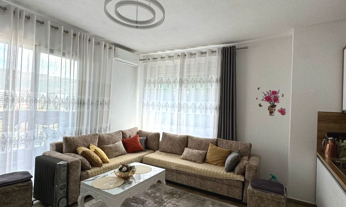 Shtepi me qera Apartament ne Tirane, 1+1, Mobilimi E mobiluar, Pagesa 55,000  Leke.