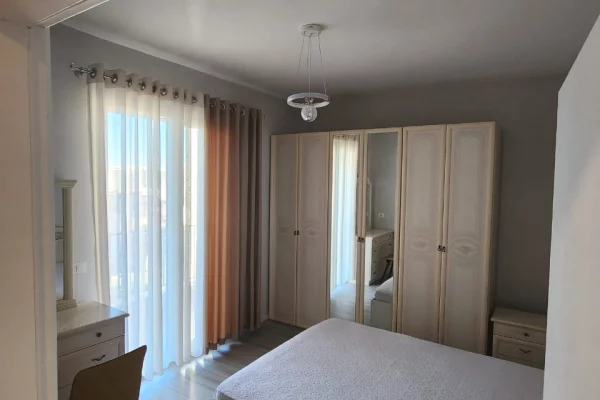 Shtepi me qera Apartament ne Tirane, 1+1, Mobilimi E mobiluar, Pagesa 75,000  Leke.