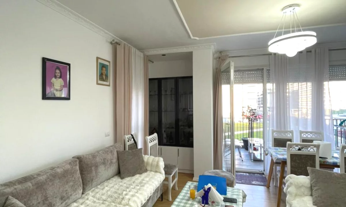 Shtepi ne shitje Apartament ne Tirane, 2+1, Mobilimi E mobiluar, Pagesa 2,100,000  Leke.