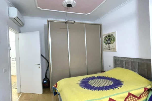 Shtepi ne shitje Apartament ne Tirane, 2+1, Mobilimi E mobiluar, Pagesa 2,100,000  Leke.