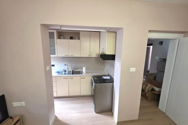 Shtepi me qera Apartament ne Tirane, 1+1, Mobilimi E mobiluar, Pagesa 60,000  Leke.