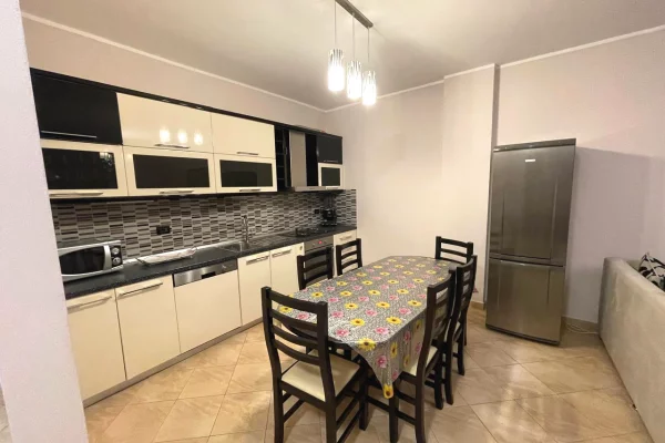 Shtepi me qera Apartament ne Tirane, 2+1, Mobilimi E mobiluar, Pagesa 700  Euro.