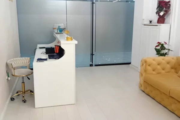 Ambient biznesi me qera 3+1 ne Tirane - 1,100 Euro