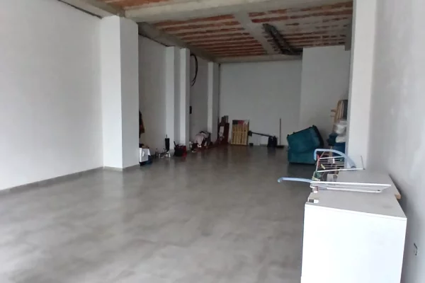 Jepet me qera dyqan tek Kompleksi Gener 2 i Ri,Perballe Burgut