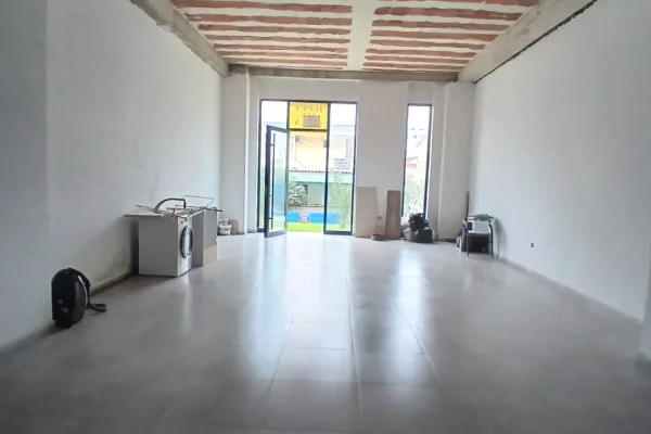 Jepet me qera dyqan tek Kompleksi Gener 2 i Ri,Perballe Burgut