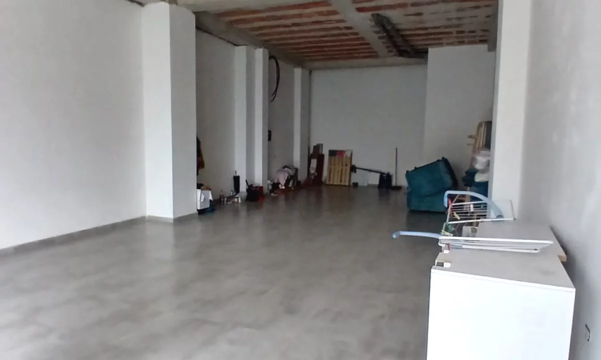 Jepet me qera dyqan tek Kompleksi Gener 2 i Ri,Perballe Burgut