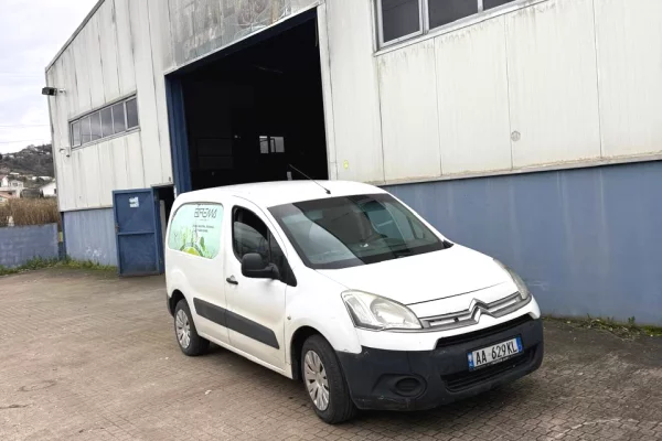 Ambient biznesi me qera 4+1 ne Tirane - 1,500 Euro