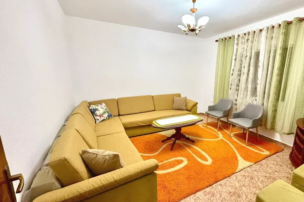 Jepet me qera hyrja private  2+1+1 ne Laprake