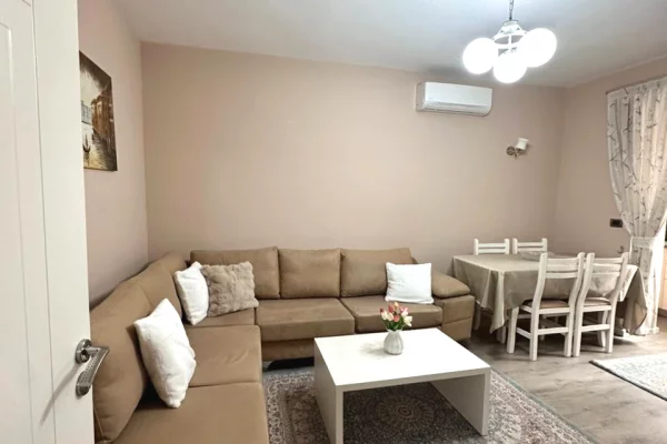 Shtepi me qera Apartament ne Tirane, 2+1, Mobilimi E mobiluar, Pagesa 700  Euro.