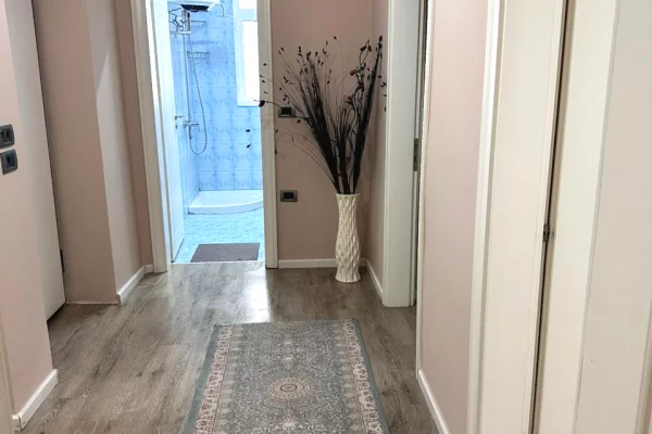 Shtepi me qera Apartament ne Tirane, 2+1, Mobilimi E mobiluar, Pagesa 700  Euro.