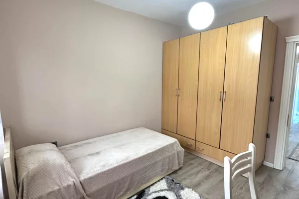 Super apartament 2+1 me qera tek Komuna Parisit, 700 Euro