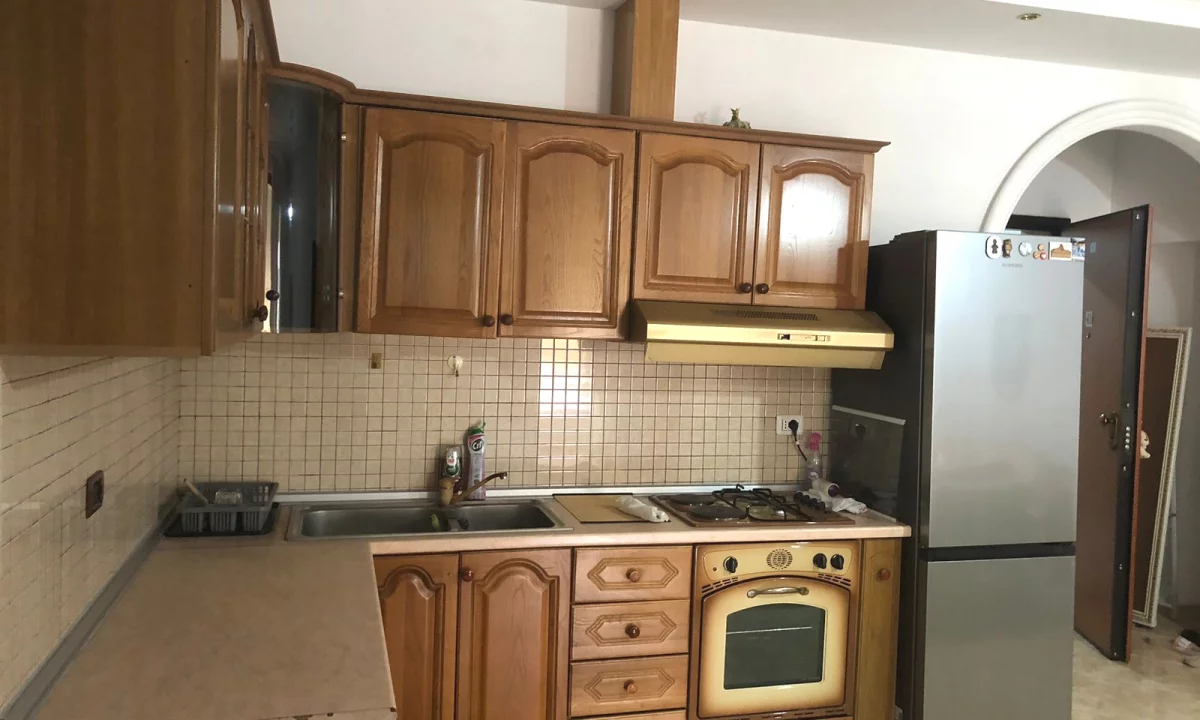 Shtepi me qera Apartament ne Tirane, 2+1, Mobilimi E mobiluar, Pagesa 650  Euro.