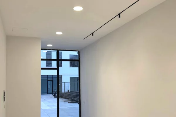 🏡 Jepet me qera ambient bisnesi tek Donika Center,Rruga Mine Peza!