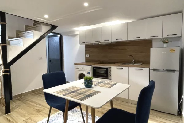 Jepet me qera duplex (garsoniere) Rruga Durrsit!