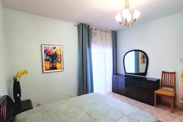 Jepet me qera apartamenti 1+1 te Komuna e Parisit : 55.000 Leke