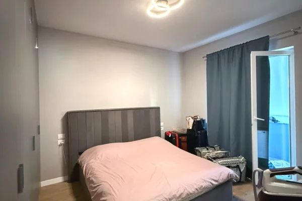 Jepet me qera apartamenti 1+1 te 21 Dhjetori 50.000 Leke