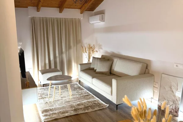 Jepet me qera apartament 1+1 Komuna Parisit!