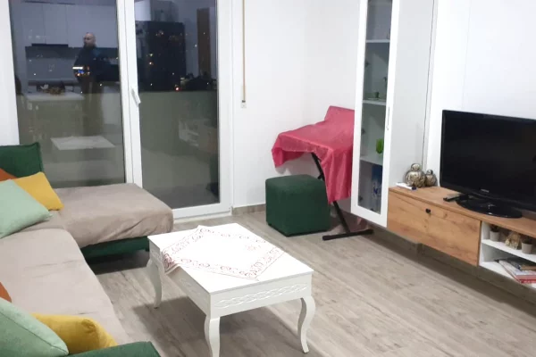 Jepet me qera apartament 1+1+post Kompleksi Golden Park !