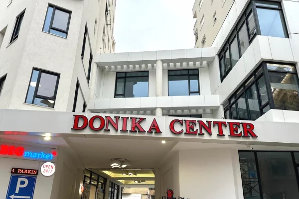 Jepet me qera ambient bisnesi tek Donika Center,Rruga Mine Peza!