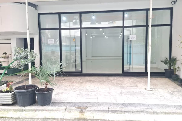 Jepet me qera ambient bisnesi tek 5 Maji, Ne krahe te qendres Concord!