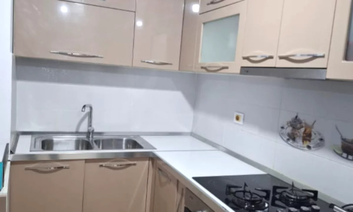 Appartamento in vendita a Tirana 1+1, Arredato