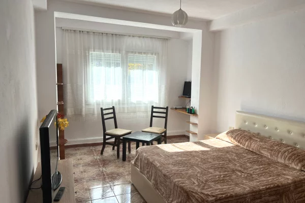 Shtepi me qera Apartament ne Tirane, 2+1, Mobilimi E mobiluar, Pagesa 650  Euro.
