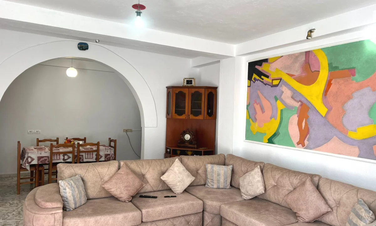 Shtepi me qera Apartament ne Tirane, 2+1, Mobilimi E mobiluar, Pagesa 650  Euro.