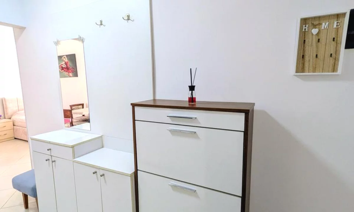 Shtepi me qera Apartament ne Tirane, Garsoniere, Mobilimi E mobiluar, Pagesa 50,000  Leke.