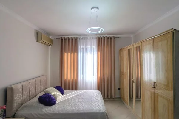 Jepet garsoniere me qera tek 21 Dhjetori 50.000 Lekë/muaj ,kati 4