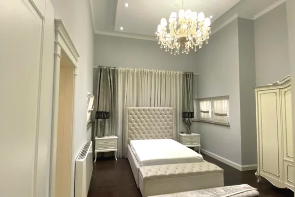 Shtepi ne shitje Vila Luksoze ne Tirane, 4+1, Mobilimi E mobiluar, Pagesa 950,000  Euro.