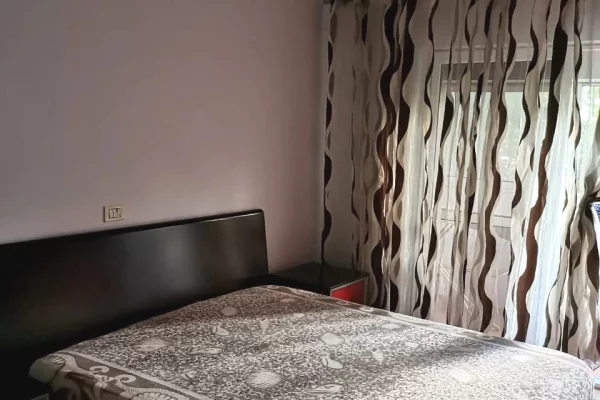 Shtepi me qera Apartament ne Tirane, 2+1, Mobilimi E mobiluar, Pagesa 60,000  Leke.