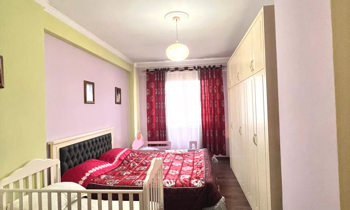 Shtepi me qera Apartament ne Tirane, 2+1, Mobilimi E mobiluar, Pagesa 50,000  Leke.