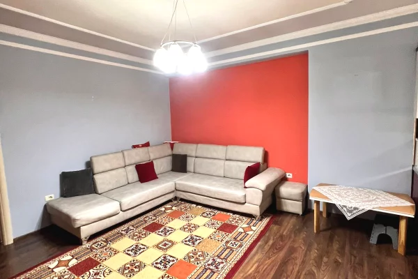 Shtepi me qera Apartament ne Tirane, 2+1, Mobilimi E mobiluar, Pagesa 50,000  Leke.