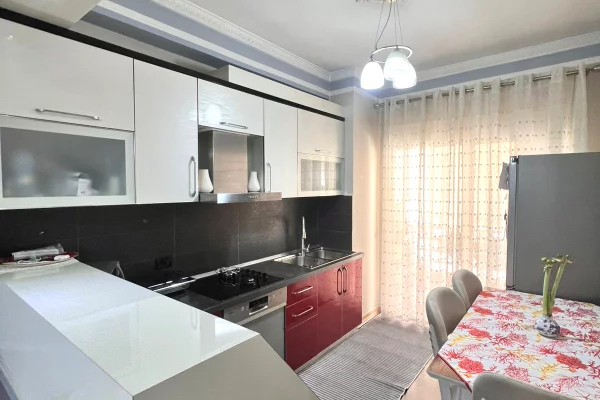 Shtepi me qera Apartament ne Tirane, 2+1, Mobilimi E mobiluar, Pagesa 50,000  Leke.
