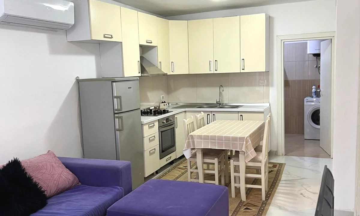 Shtepi me qera Apartament ne Tirane, 2+1, Mobilimi E mobiluar, Pagesa 45,000  Leke.