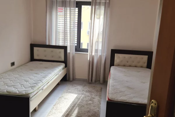 Shtepi me qera 2+1 ne Tirane - 65,000 Leke