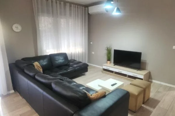 Shtepi me qera 1+1 ne Tirane - 65,000 Leke